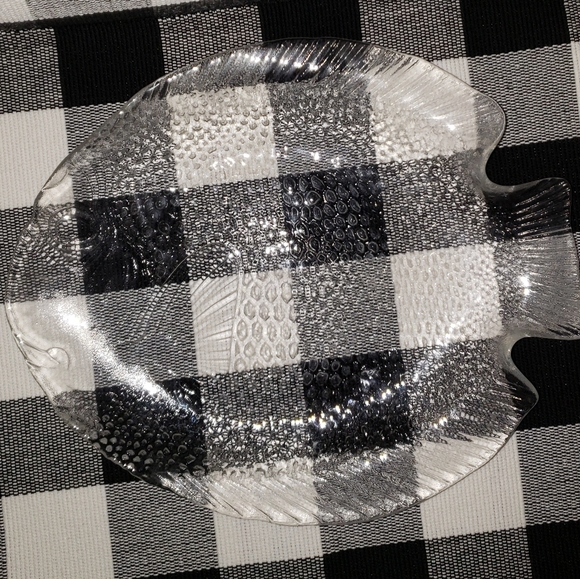 Arcoroc France glass fish plate Impressed textured Vintage, 9x10, EXCELLENT cond - Picture 2 of 5